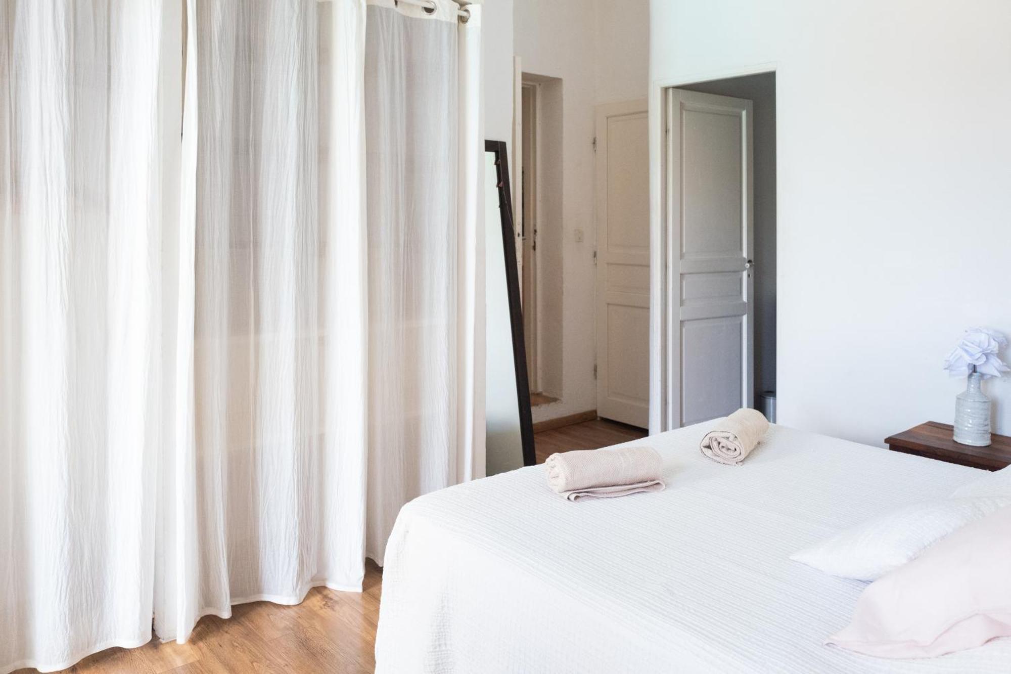Maison Lauris Extérieur photo